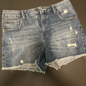 Short high waist jean shorts